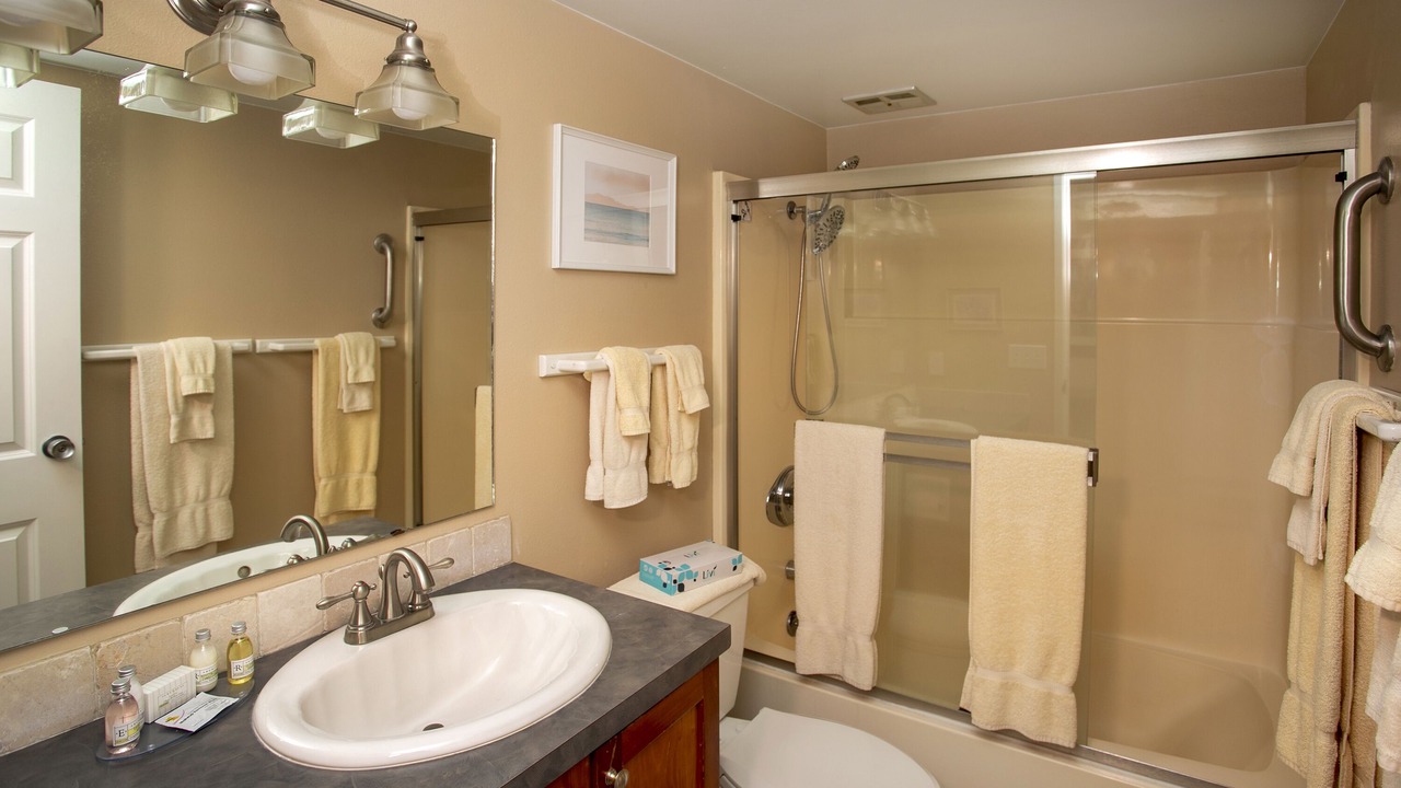 Photo of Bathroom in Gearhart