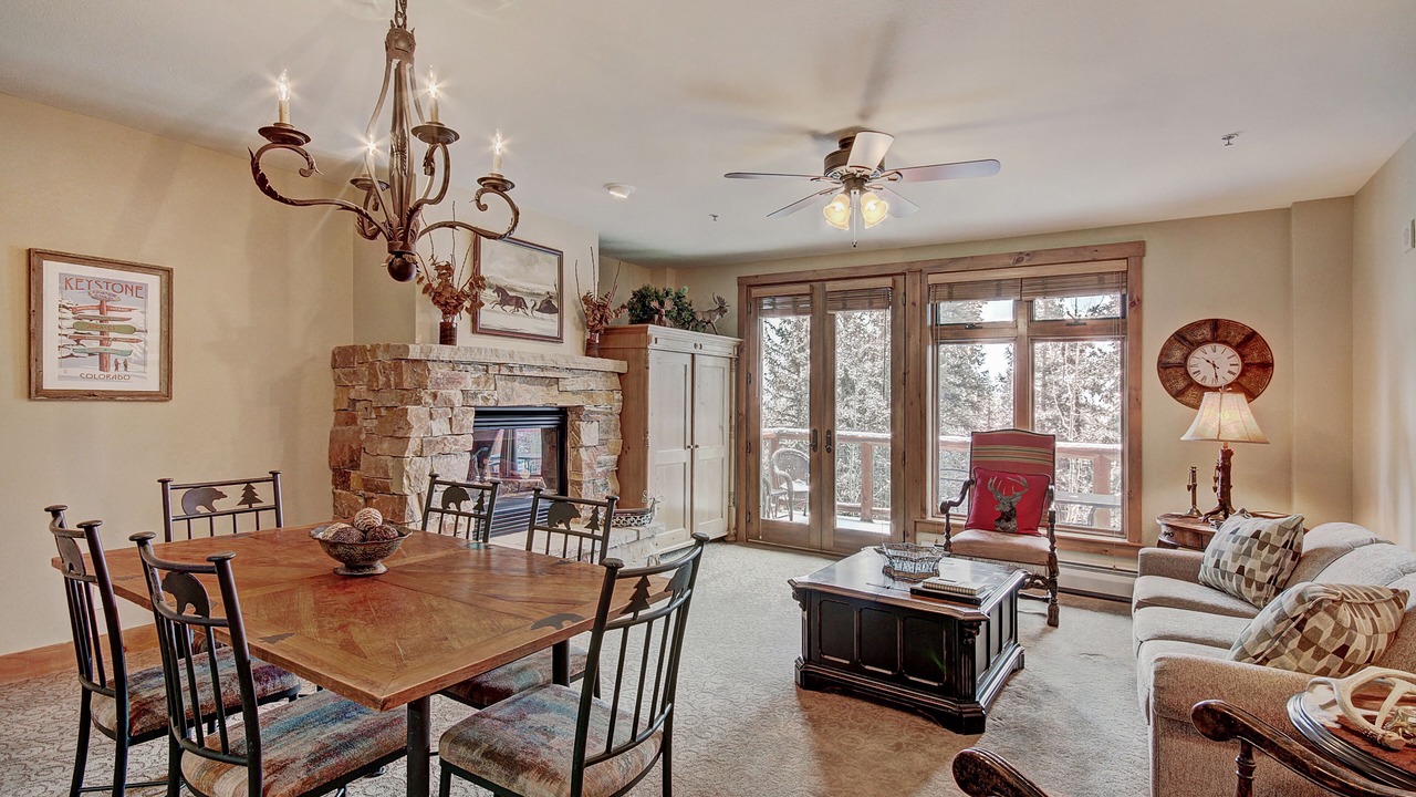 Photo of Livingroom in River Run