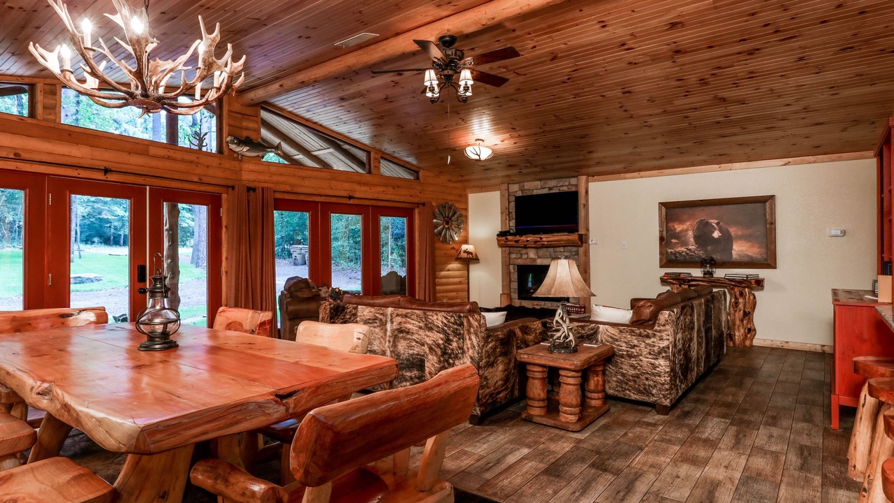 Photo of Bedroom in Holly Lake Ranch