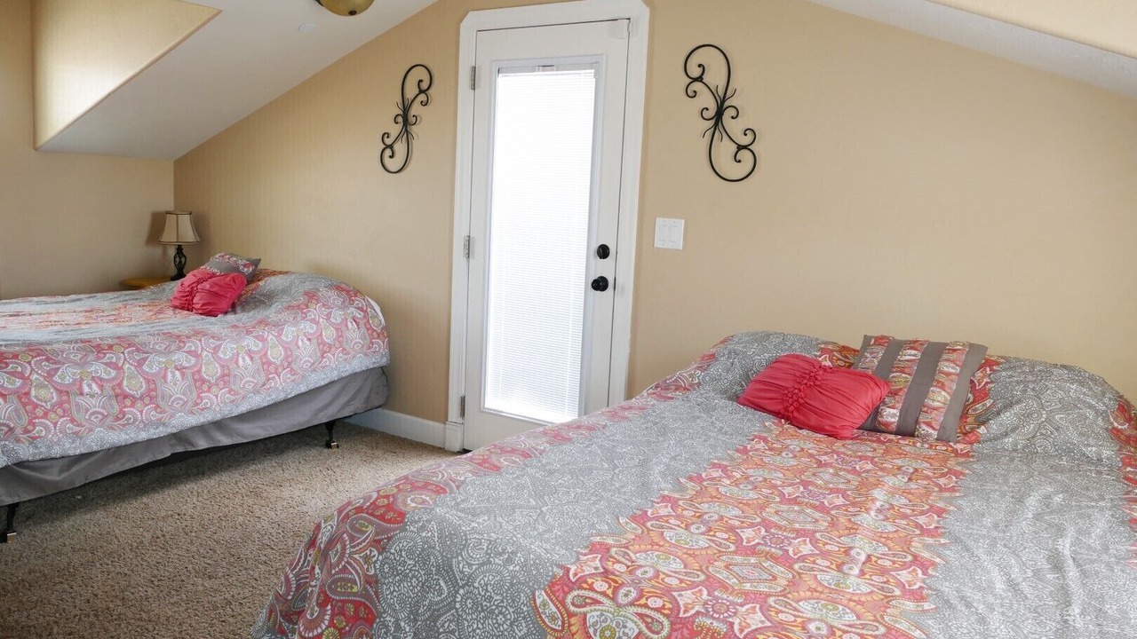 Photo of Bedroom in Hurricane