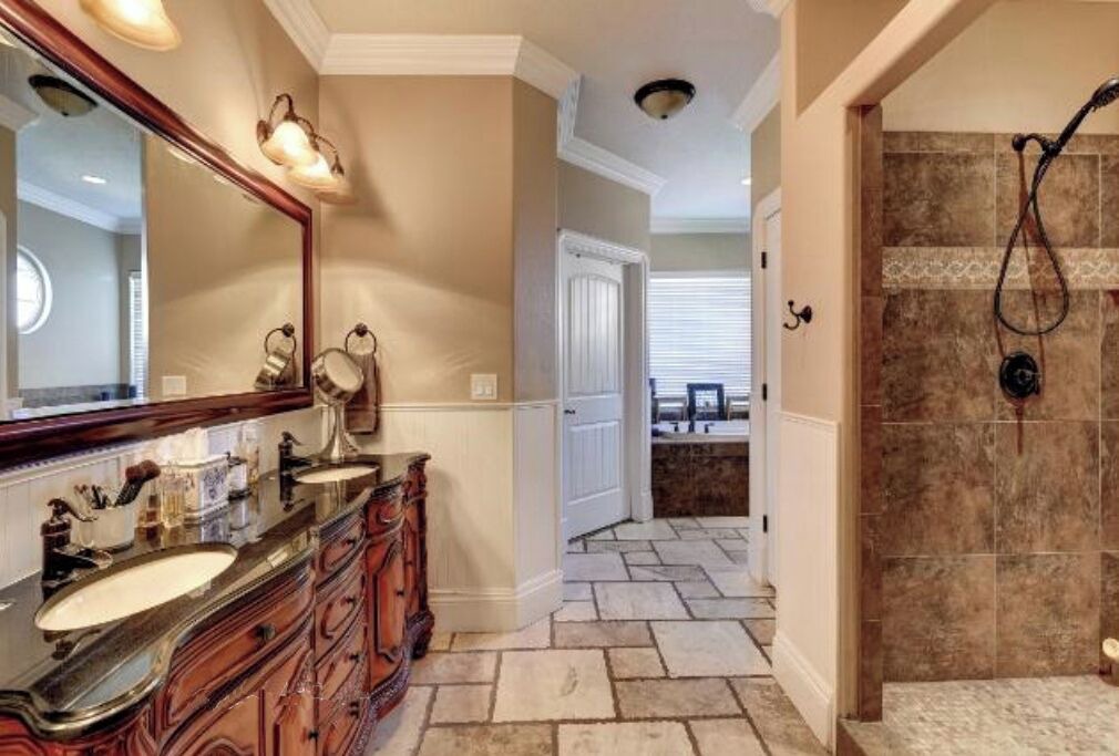 Photo of Bathroom in Hurricane