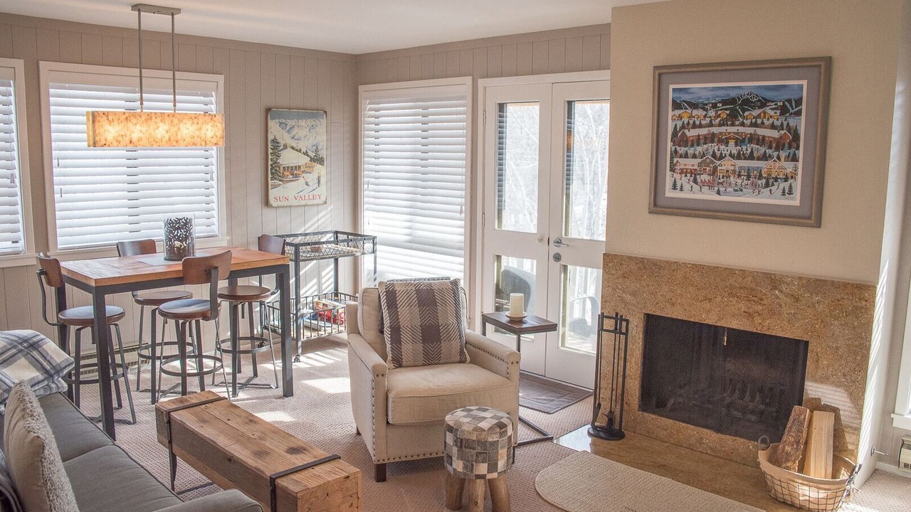 Photo of Livingroom in Elkhorn