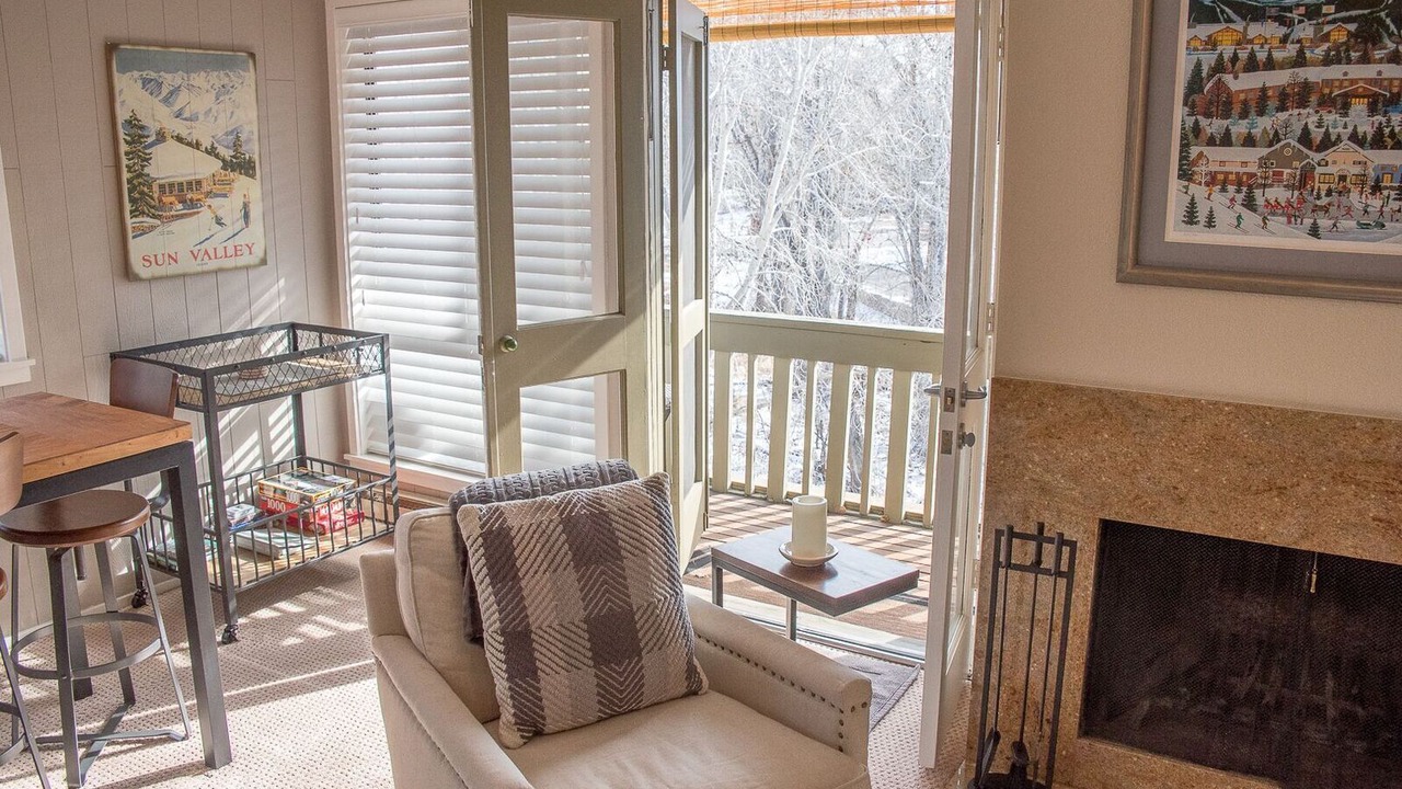 Photo of Livingroom in Elkhorn