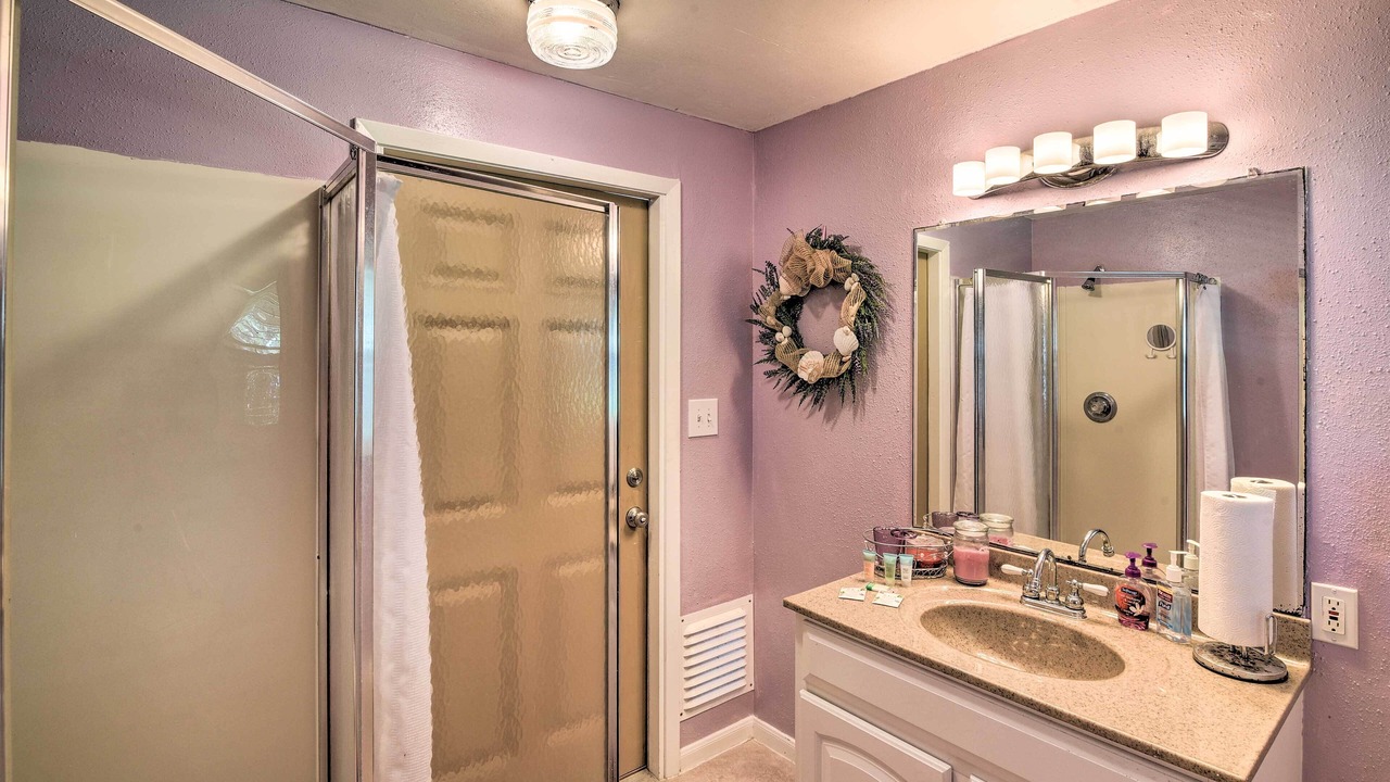 Photo of Bathroom in Pirates Beach