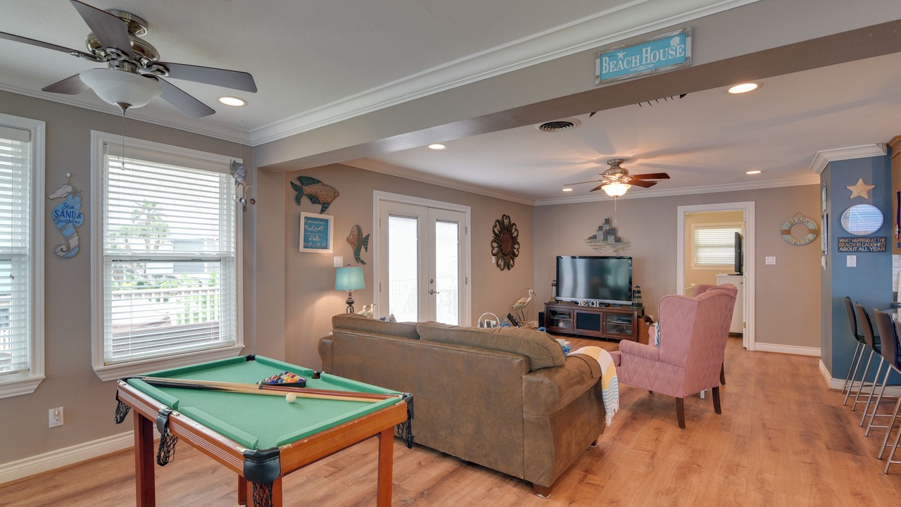 Photo of Livingroom in Pirates Beach