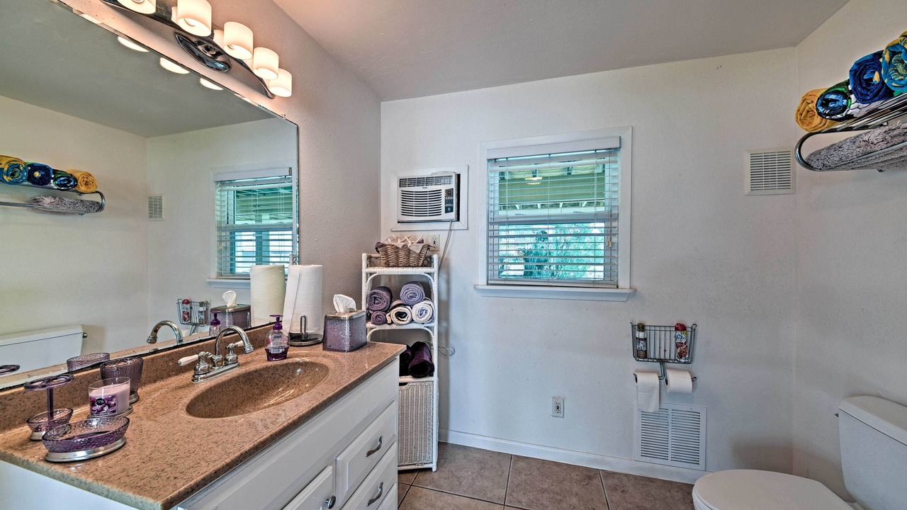 Photo of Bathroom in Pirates Beach