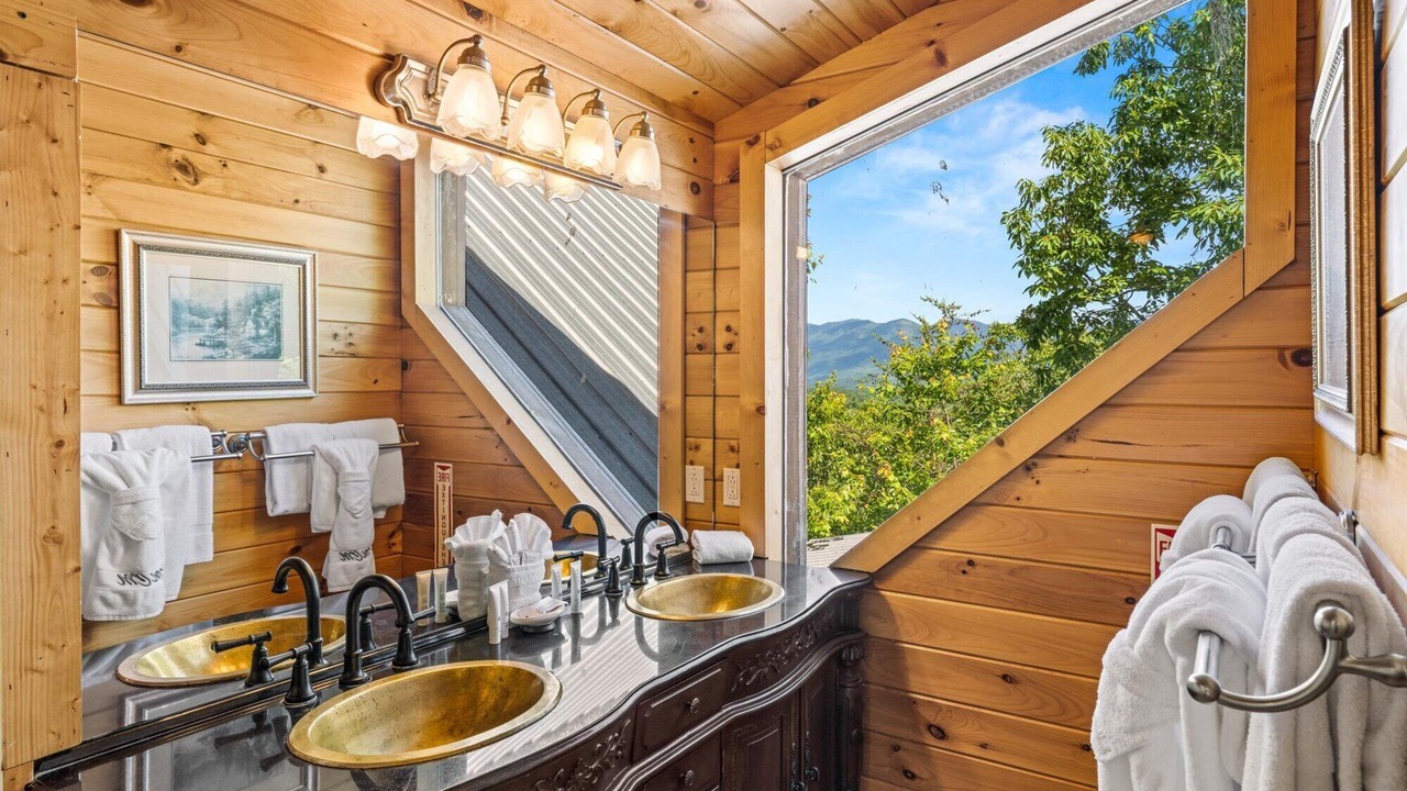 Photo of Bathroom in Gatlinburg - Pigeon Forge