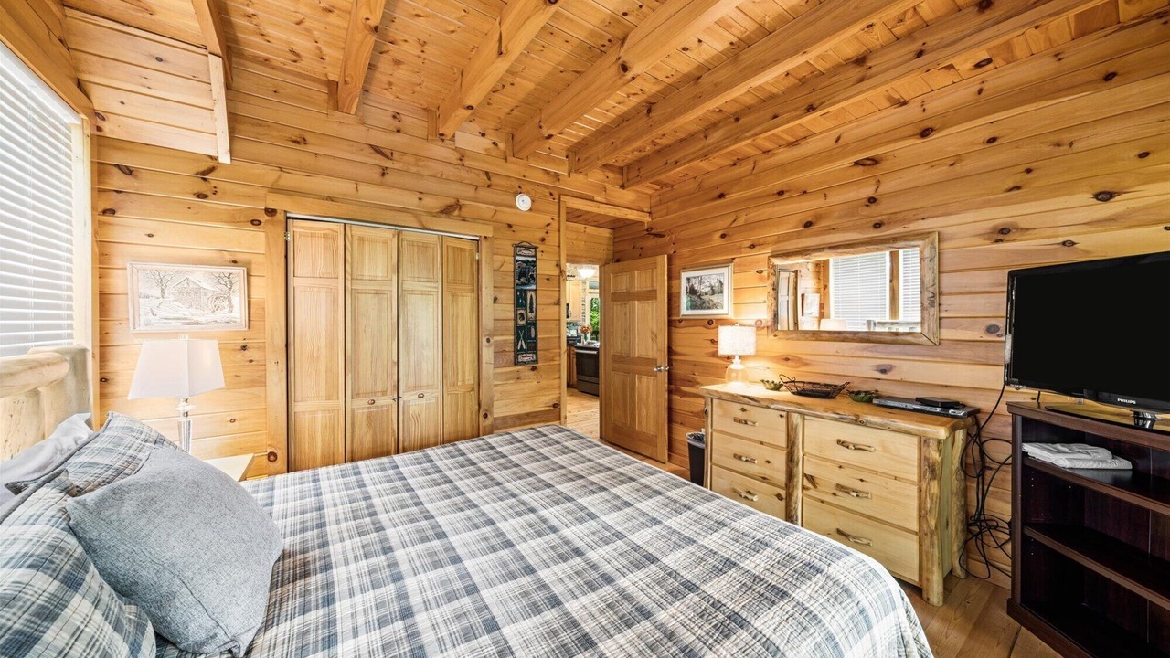 Photo of Bedroom in Gatlinburg - Pigeon Forge