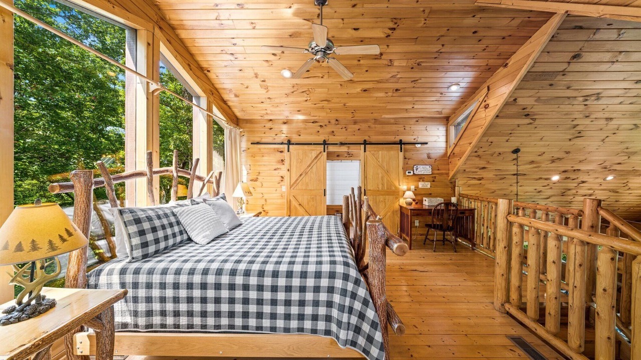 Photo of Bedroom in Gatlinburg - Pigeon Forge