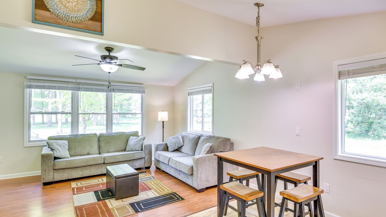 Photo of Livingroom in Shorewood-Tower Hills-Harbert