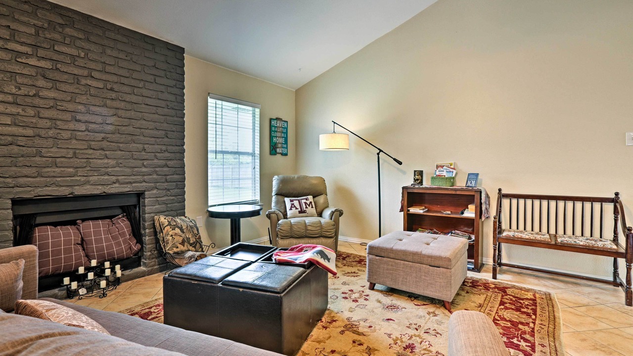 Photo of Livingroom in McQueeney