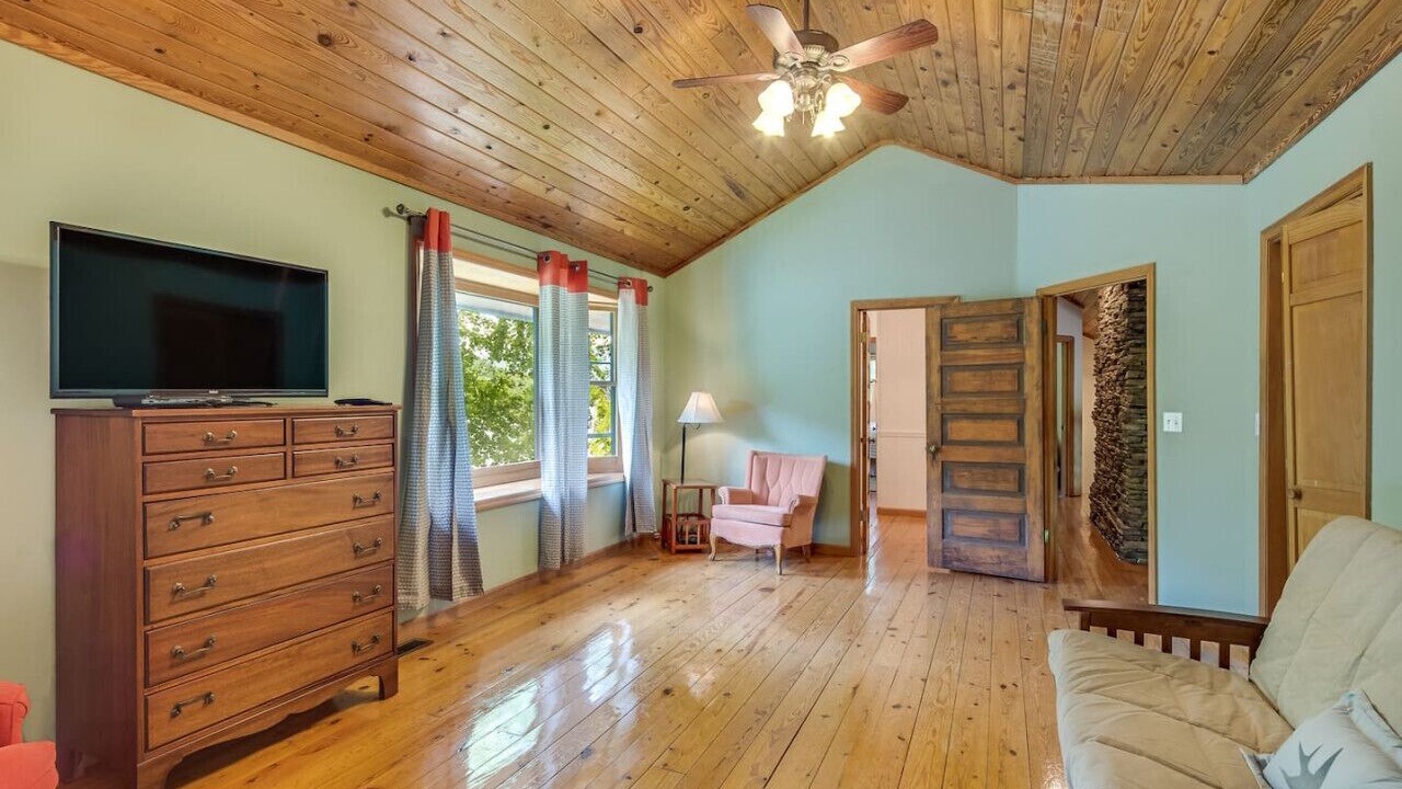 Photo of Livingroom in Chattanooga