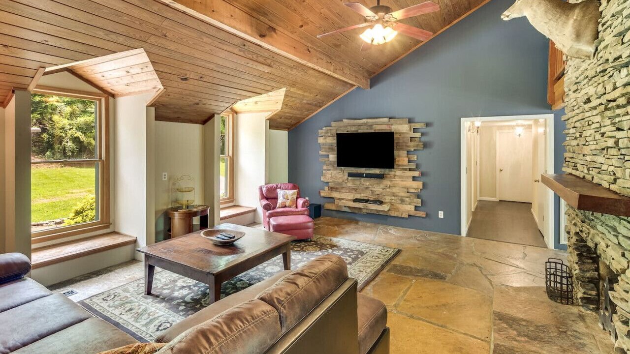 Photo of Livingroom in Chattanooga