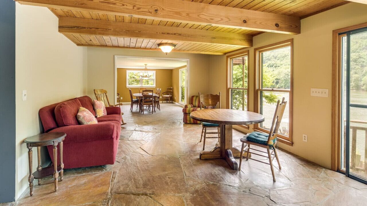 Photo of Livingroom in Chattanooga