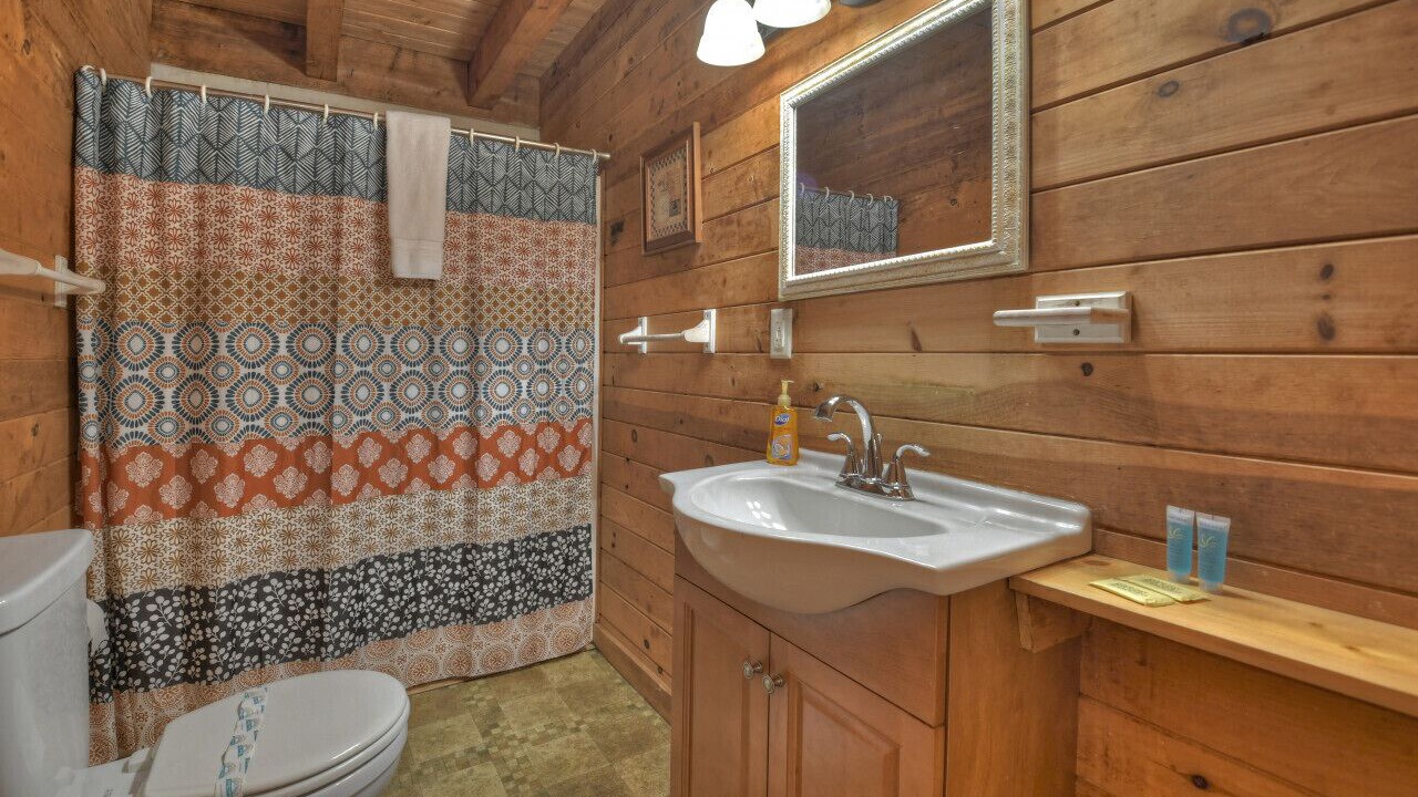 Photo of Bathroom in Copperhill