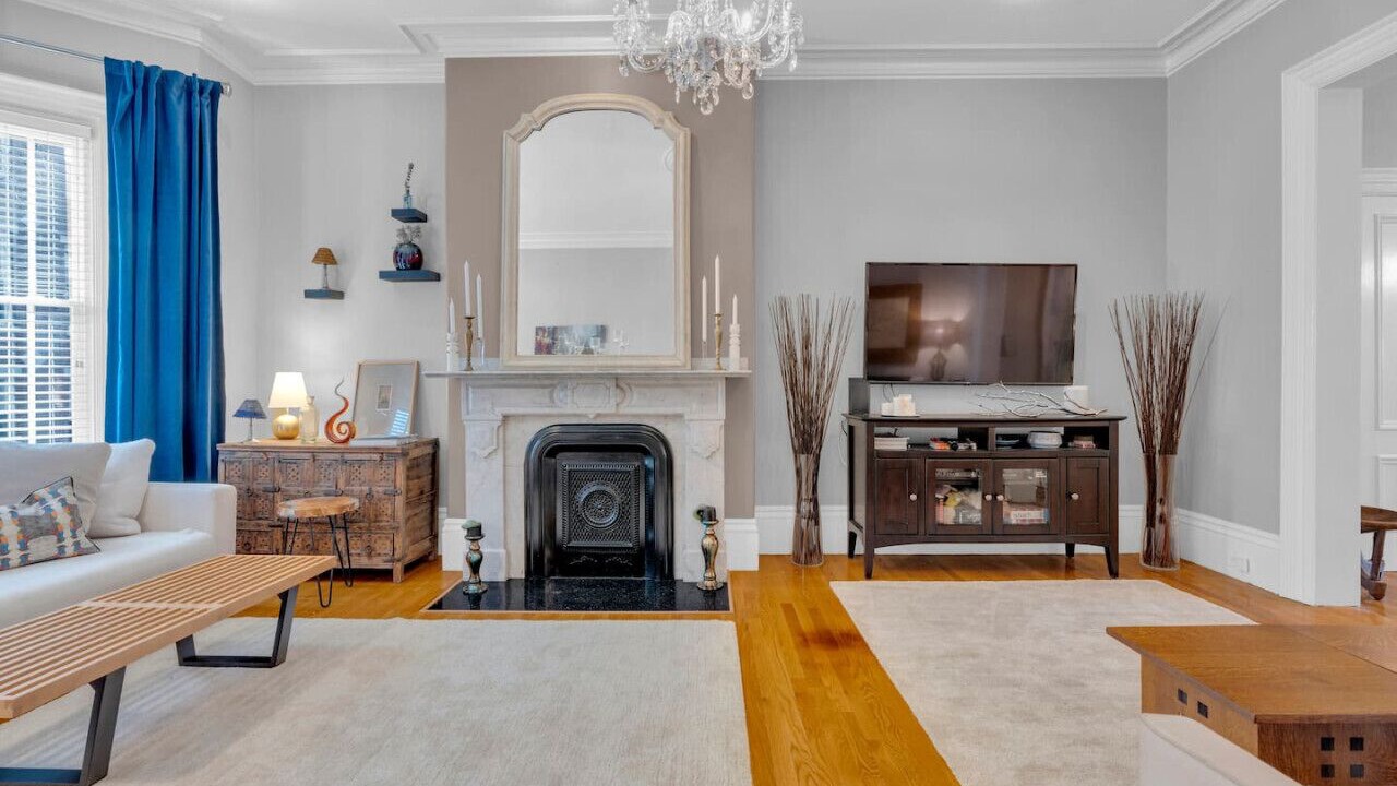 Photo of Livingroom in Medford Street - The Neck