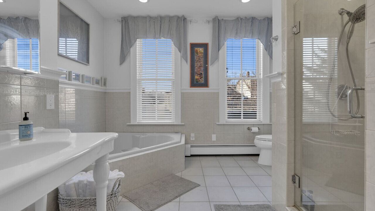 Photo of Bathroom in Medford Street - The Neck