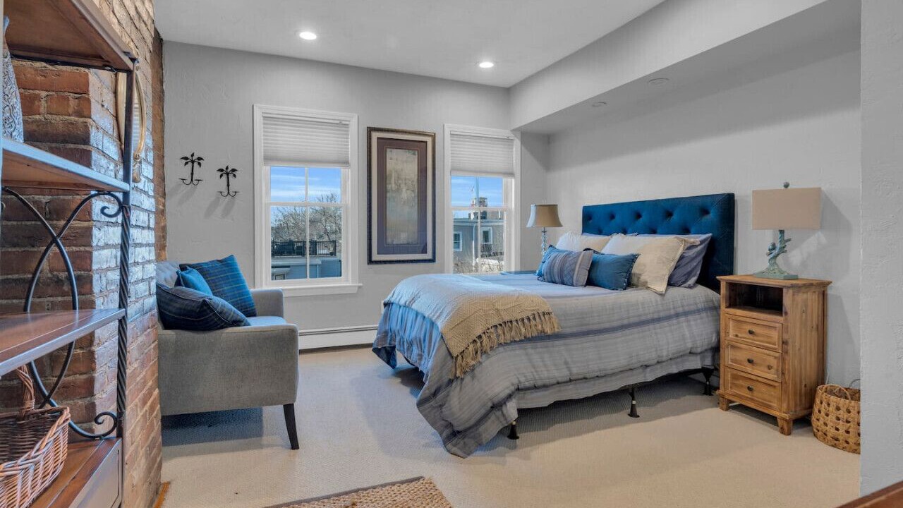 Photo of Bedroom in Medford Street - The Neck