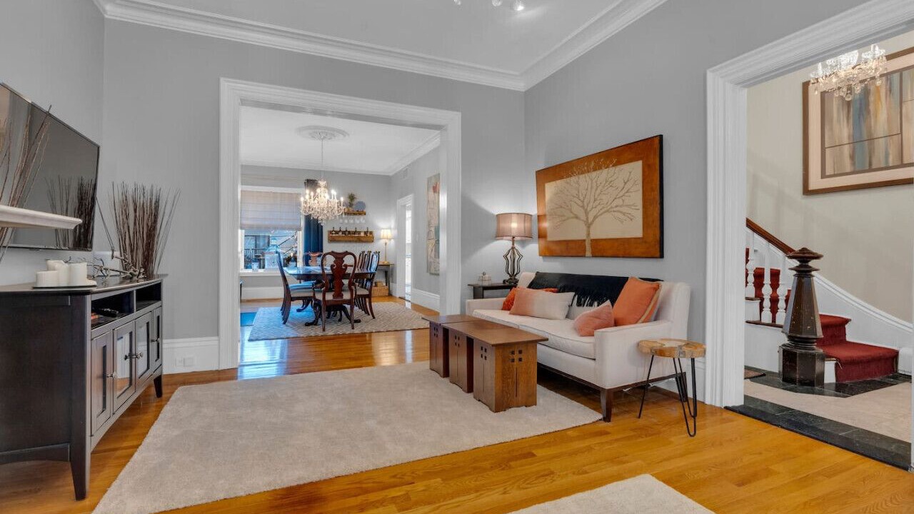 Photo of Livingroom in Medford Street - The Neck