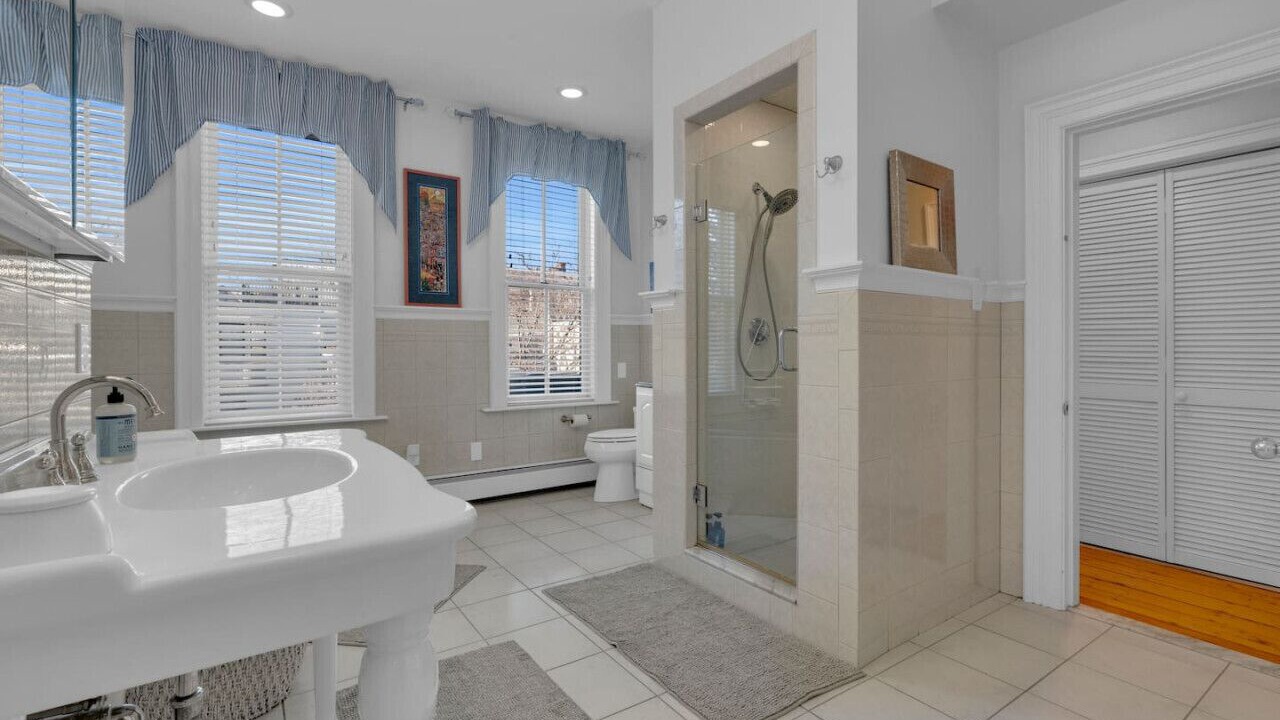 Photo of Bathroom in Medford Street - The Neck