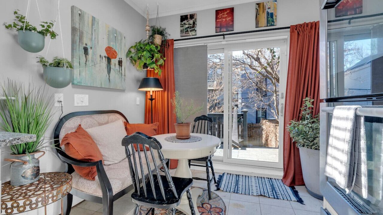 Photo of Livingroom in Medford Street - The Neck