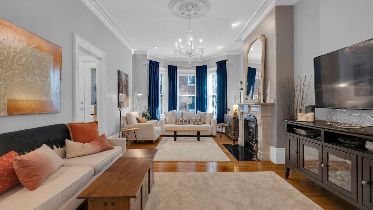 Photo of Livingroom in Medford Street - The Neck