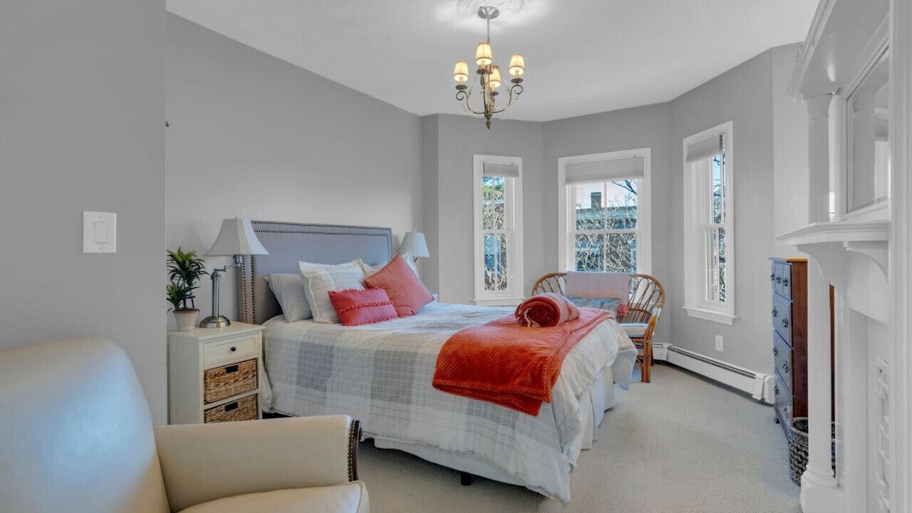 Photo of Bedroom in Medford Street - The Neck