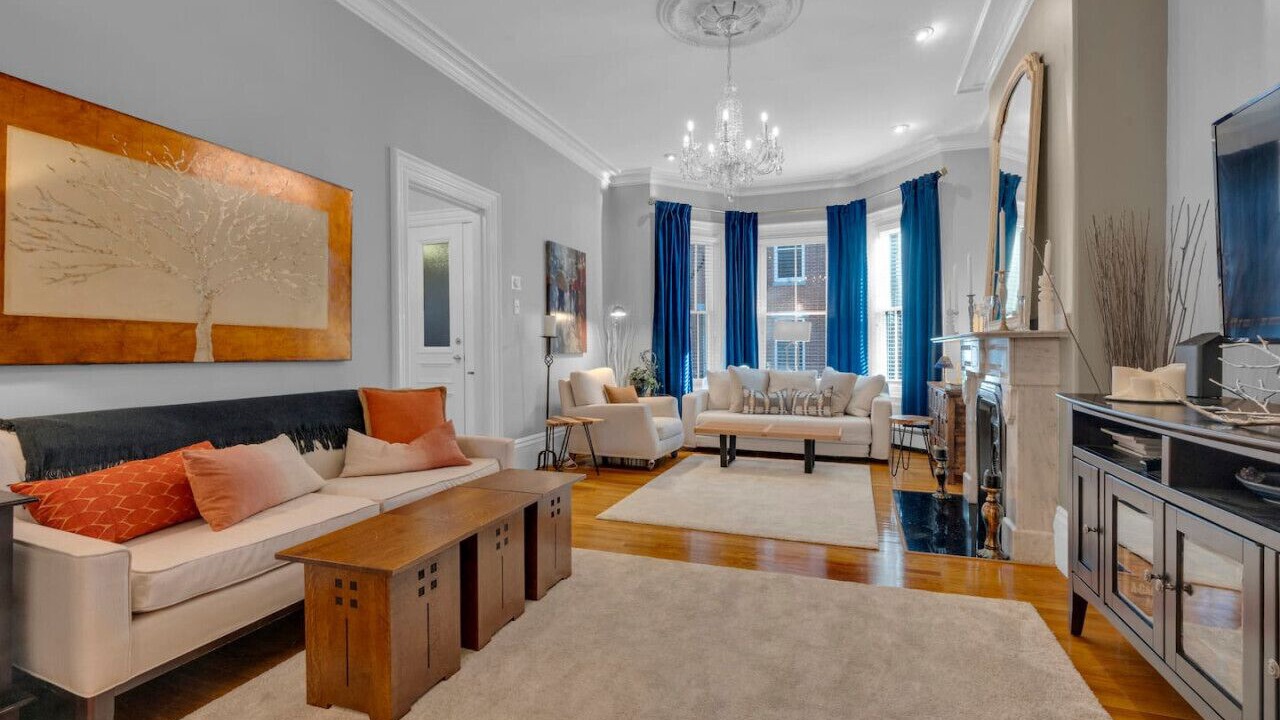 Photo of Livingroom in Medford Street - The Neck
