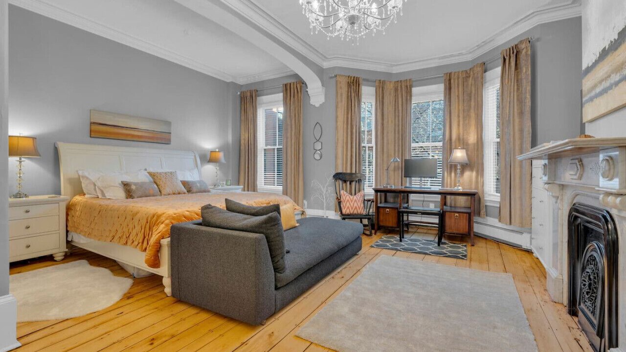 Photo of Bedroom in Medford Street - The Neck
