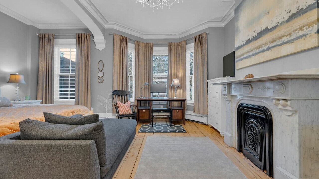 Photo of Bedroom in Medford Street - The Neck