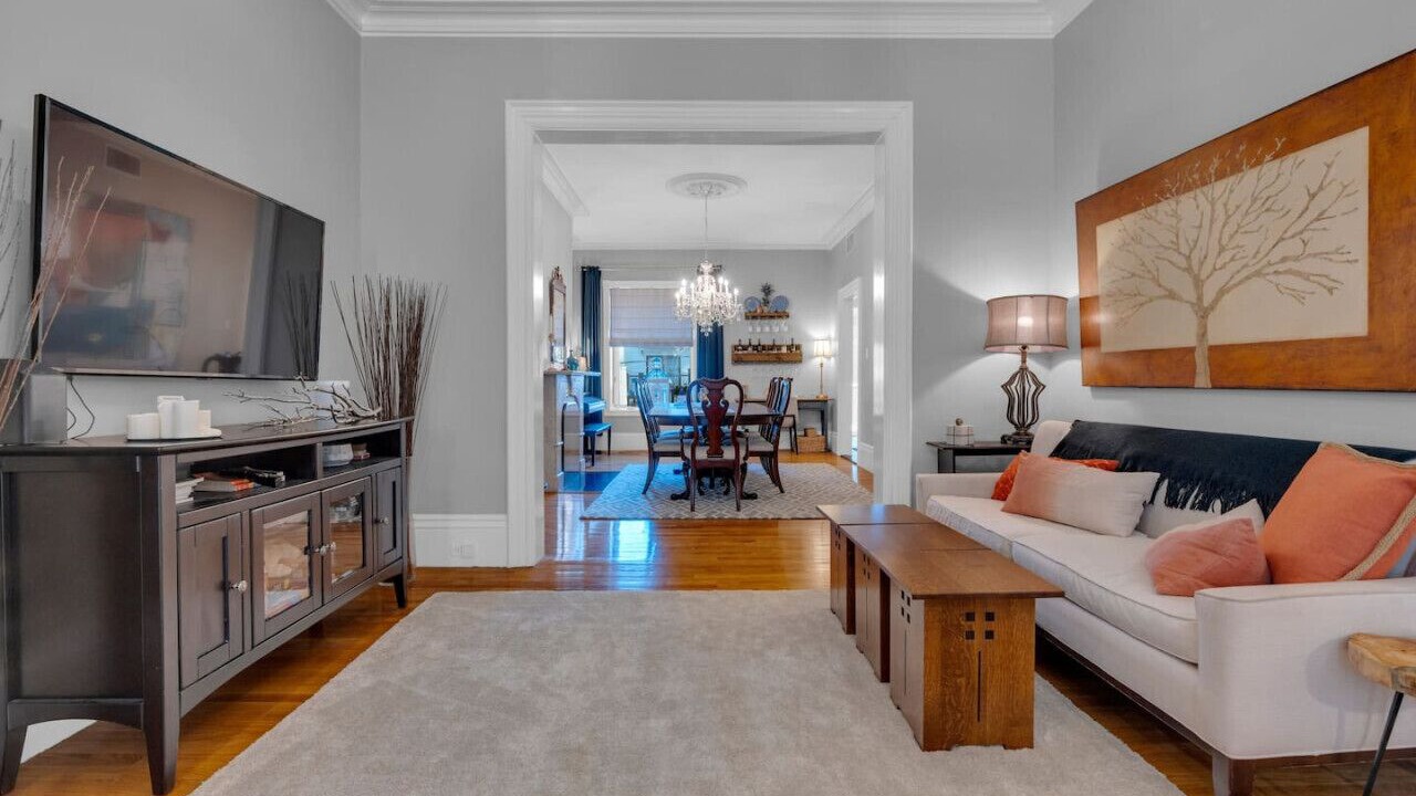 Photo of Livingroom in Medford Street - The Neck