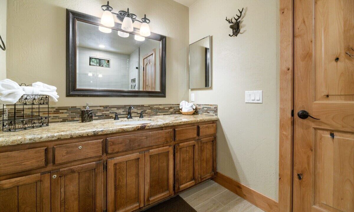 Photo of Bathroom in Summit Estates