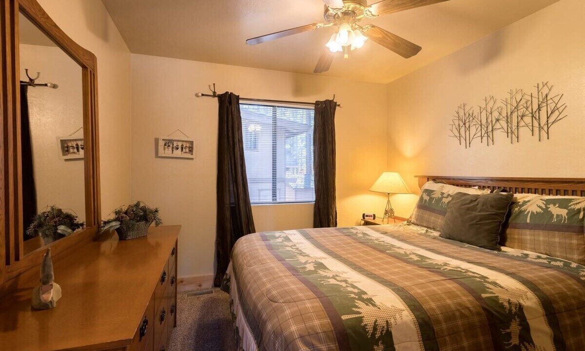 Photo of Bedroom in Summit Estates
