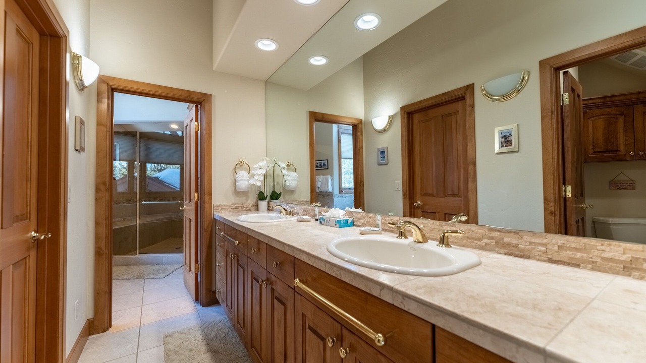 Photo of Bathroom in Elk Run