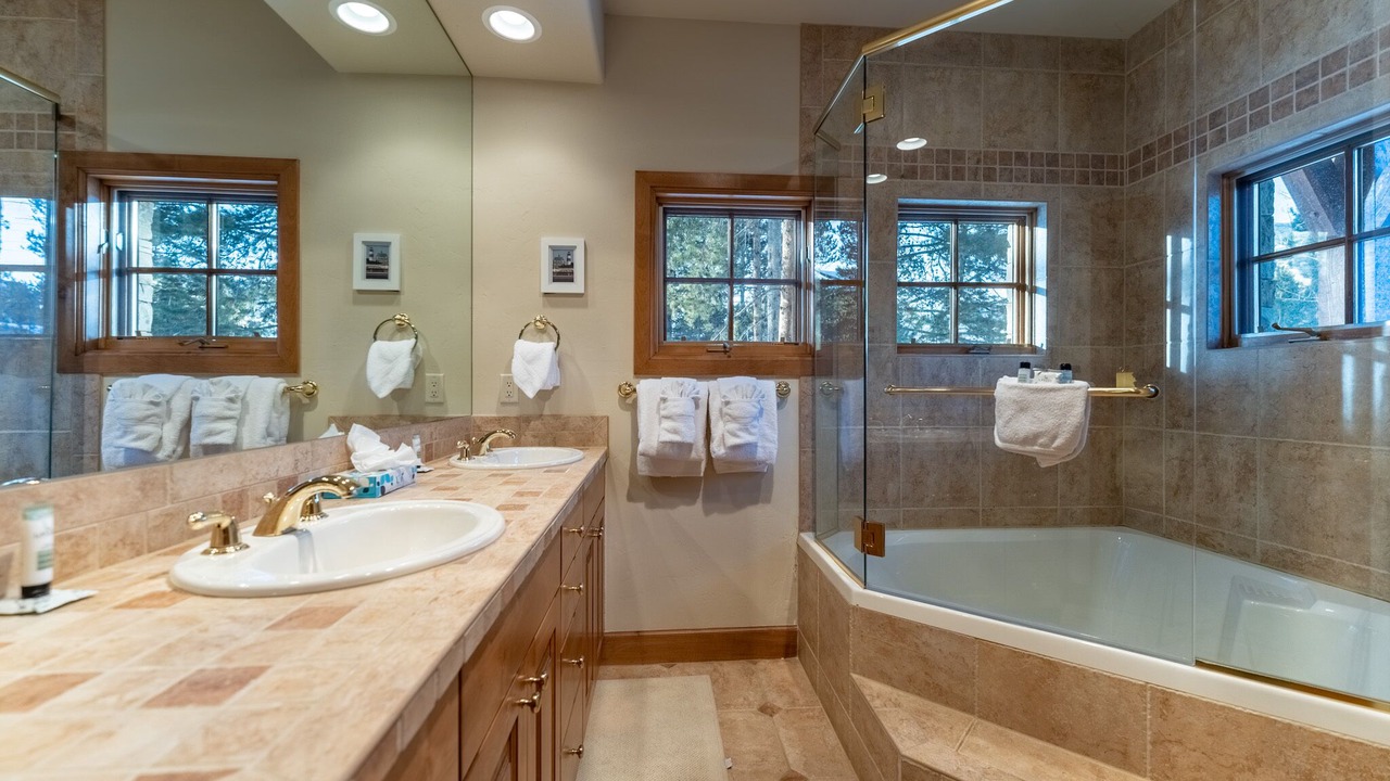 Photo of Bathroom in Elk Run