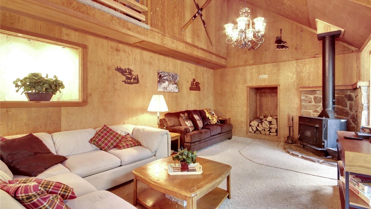 Photo of Livingroom in Old Timberline