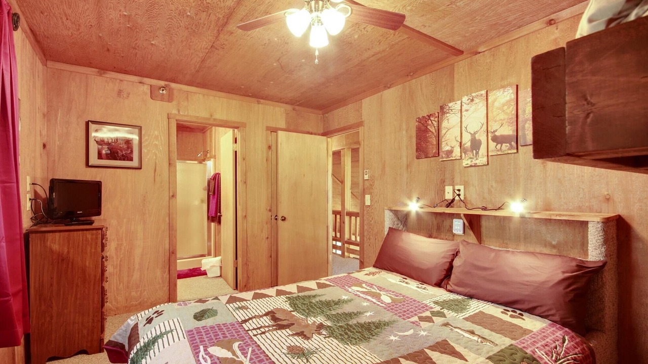 Photo of Bedroom in Old Timberline