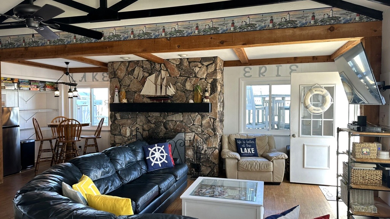 Photo of Livingroom in Oak Harbor