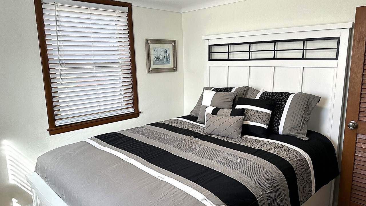 Photo of Bedroom in Oak Harbor