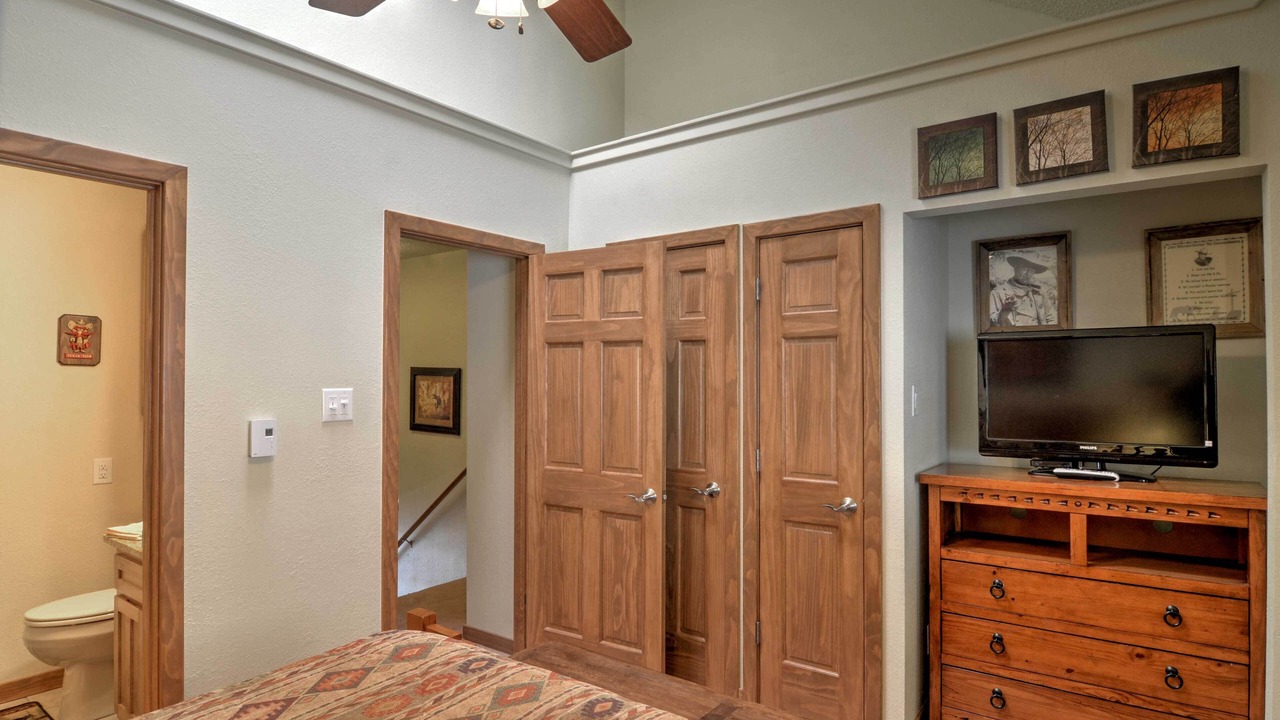 Photo of Bedroom in Red River