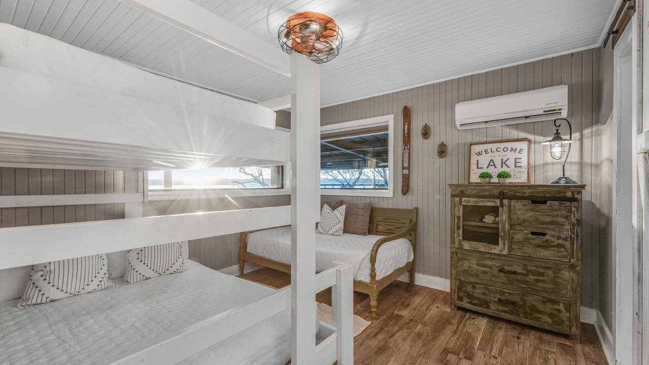 Photo of Bedroom in Graford