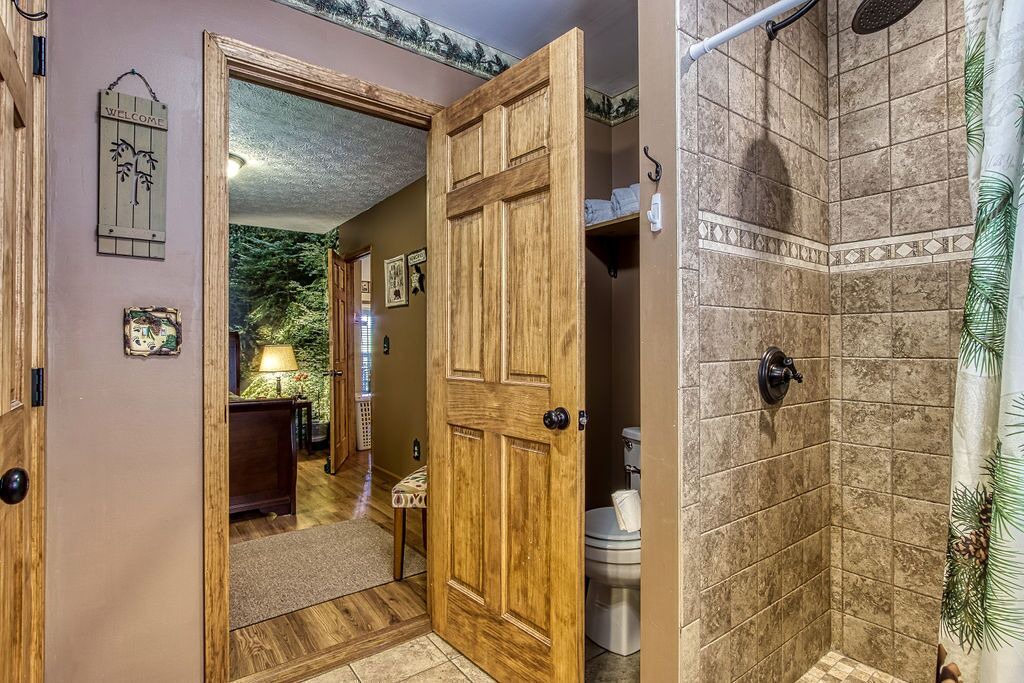 Photo of Bathroom in Gatlinburg - Pigeon Forge