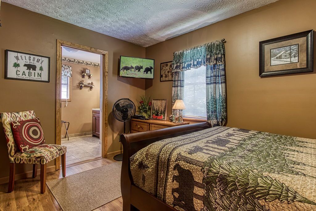 Photo of Bathroom in Gatlinburg - Pigeon Forge