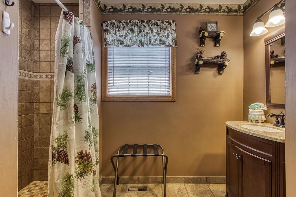 Photo of Bathroom in Gatlinburg - Pigeon Forge