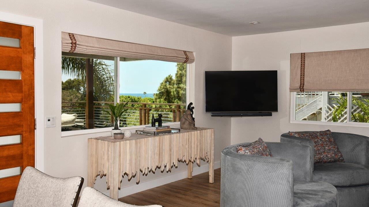 Photo of Livingroom in Cardiff-by-the-Sea