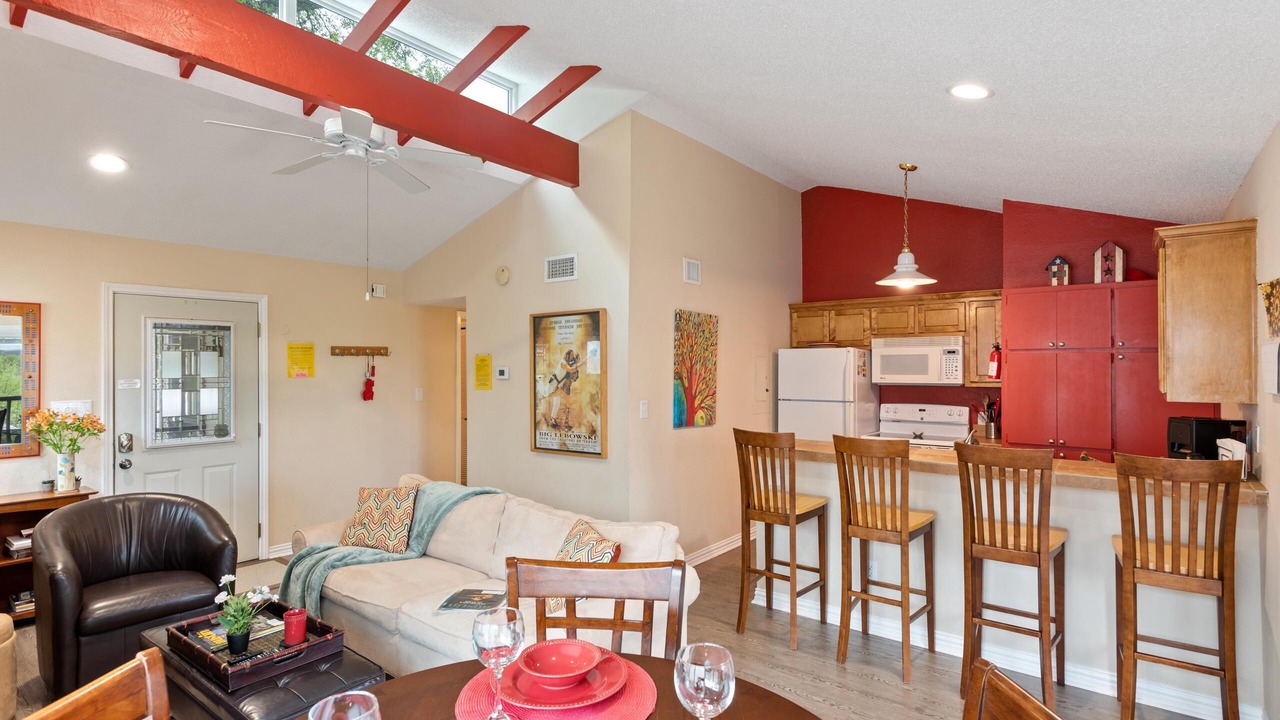 Photo of Livingroom in Barton Hills
