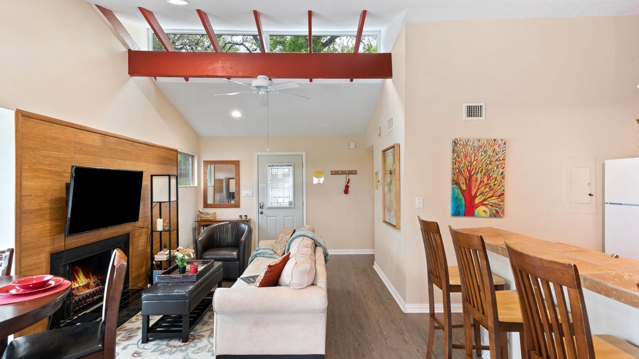 Photo of Livingroom in Barton Hills