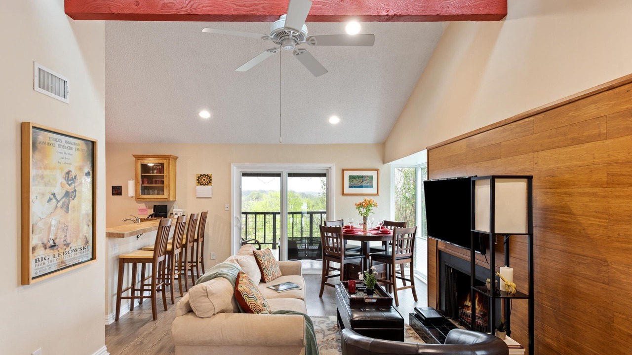 Photo of Livingroom in Barton Hills