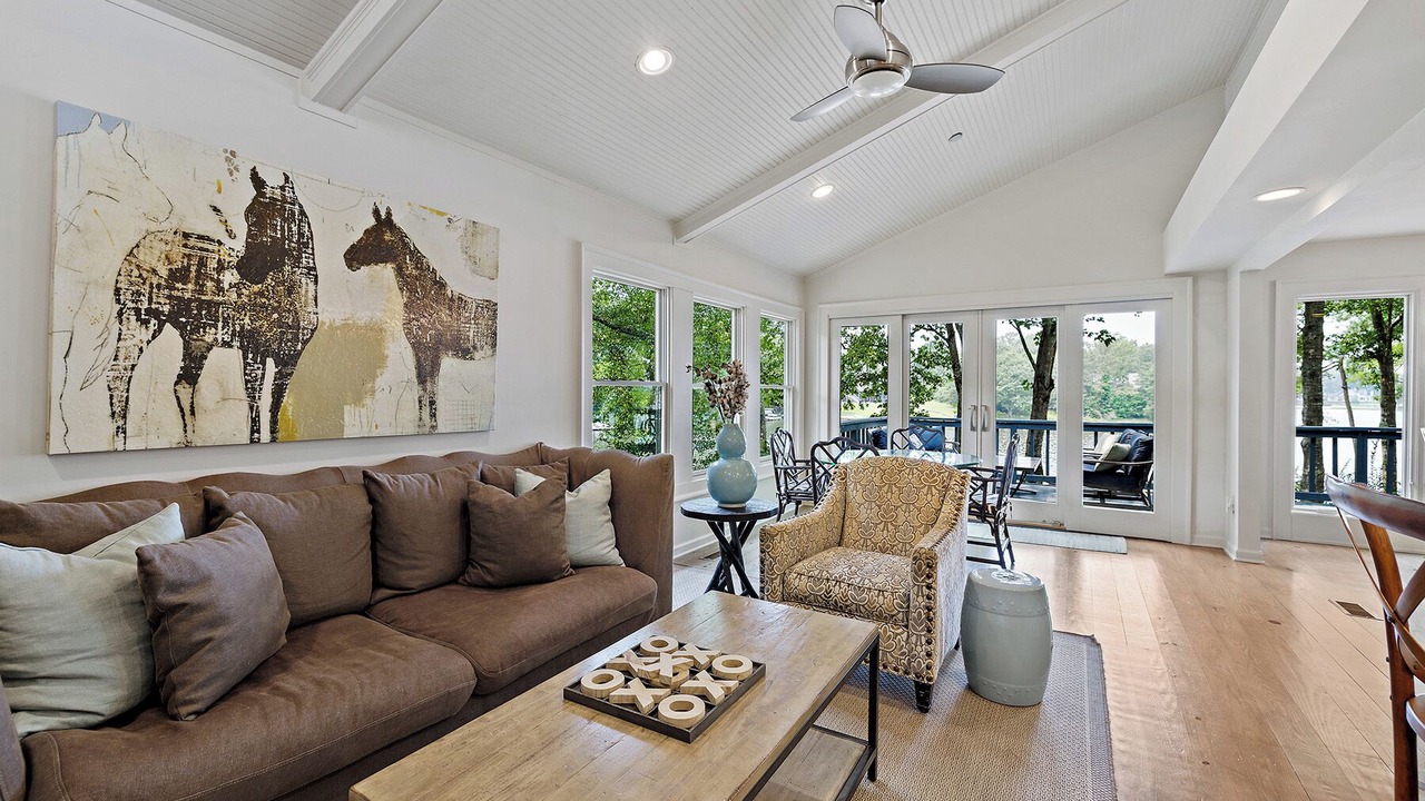 Photo of Livingroom in Lake Oconee