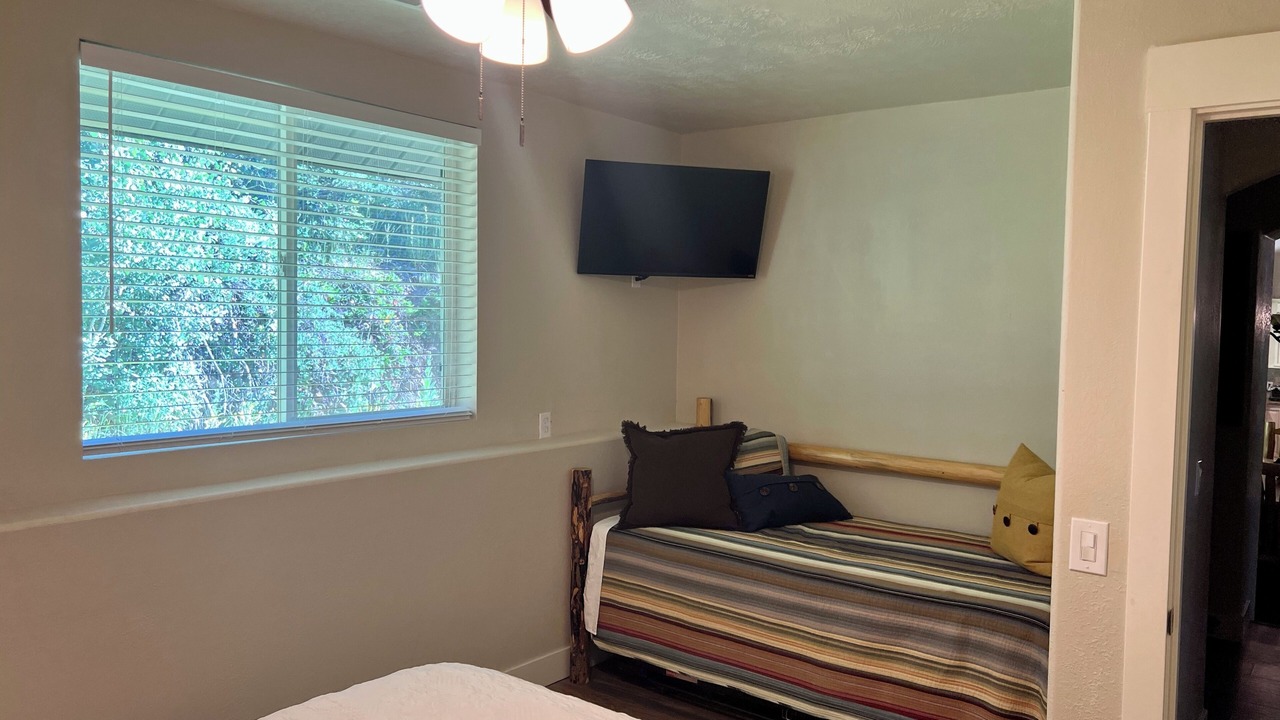 Photo of Bedroom in Midway